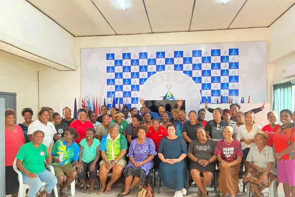 Mrs. Nicola Jones, the Technical Delegate for Netball and representatives from the Solomon Islands National Netball Federation (SINFED).