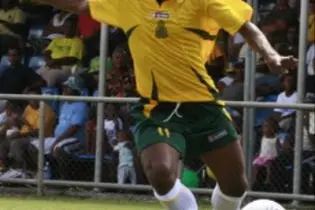 KOSSA, unfazed by Uncles dazzling performance against O-League finalist Koloale, bombarded Uncles defense in the opening minutes of the game.