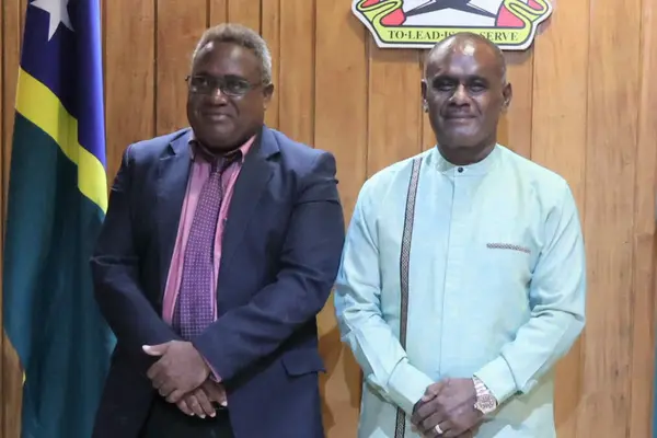 During a meeting with Prime Minister Hon. Jeremiah Manele, Central Islands Provincial Premier Hon. Michael Salini affirmed the province’s readiness to support the Government for National Unity and Transformation (GNUT) and its vision, confident that this will draw in committed investors.