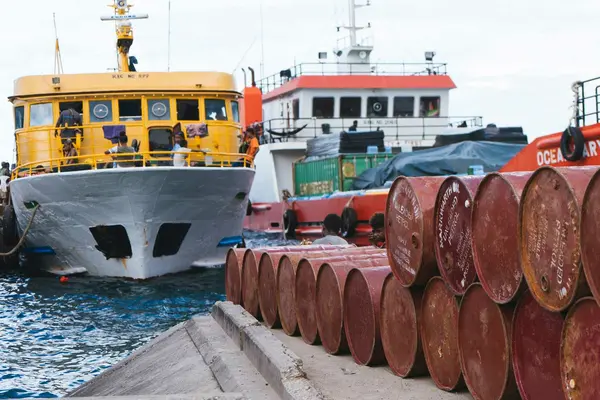 The ban remains effective until the time it is revoked, which means all Solomon Islands vessels must not leave the Port of Honiara.