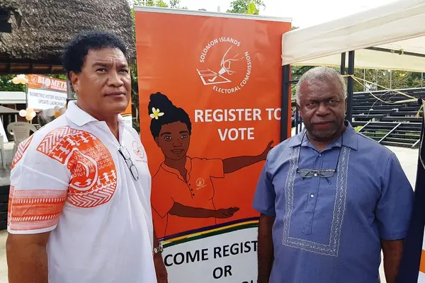 Mr. Mose Saitala, Chief Executive Officer of SIEC (L) and Permanent Secretary of the Ministry of Home Affairs, Mr. George Palua at the launch.