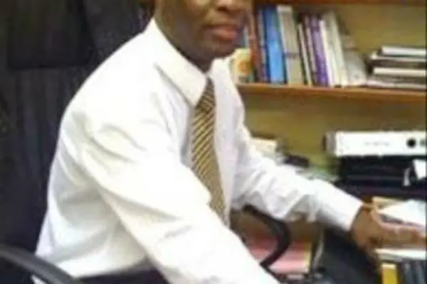 Cephas Lumina, the Independent Expert on the effects of foreign debt on the enjoyment of human rights, called for a &quot;medium-term exit strategy for their development assistance programmes.&quot;