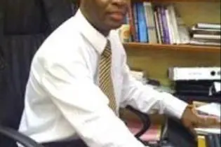 Cephas Lumina, the Independent Expert on the effects of foreign debt on the enjoyment of human rights, called for a "medium-term exit strategy for their development assistance programmes."
