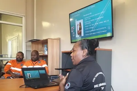MHMS’s Dian Maggie Row presenting to Solomon Power Staff COVID-19 vaccines.