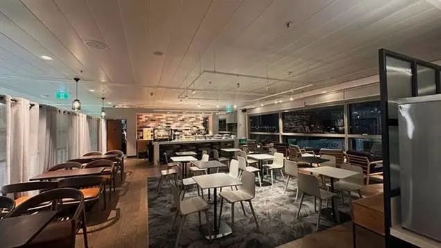 Located away from the bustling terminal, the Plaza Premium Lounge serves as the ideal pre-flight retreat, featuring floor-to-ceiling windows that offer stunning views of the airfield and a serene atmosphere.