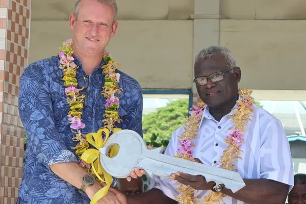Australian High Commissioner to Solomon Islands His Excellency Rod Hilton hands over key to Prime Minister Manasseh Sogavare.