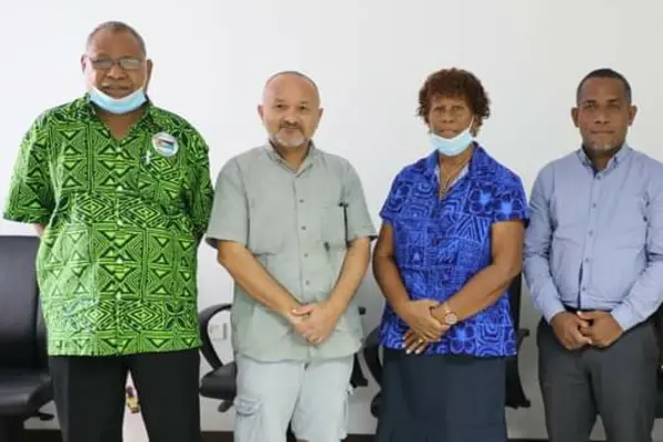 Opposition Leader Hon Wale, Premier Sikilabu and members of the Isabel provincial government.