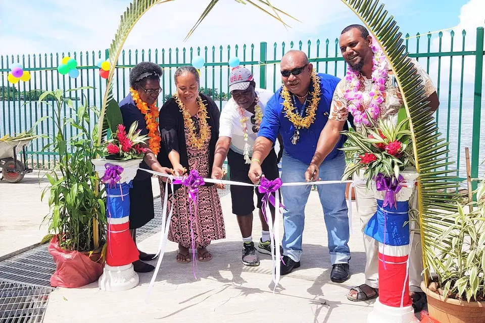 (L-R) Australian High Commission rep Ms Joanne Zoleveke, UNW Alvina Erekali, Contractor Justin Fuo'o, Deputy Premier Randal Sifoni, Provincial secretary Fredrick Fa'abasua at the hand-over.