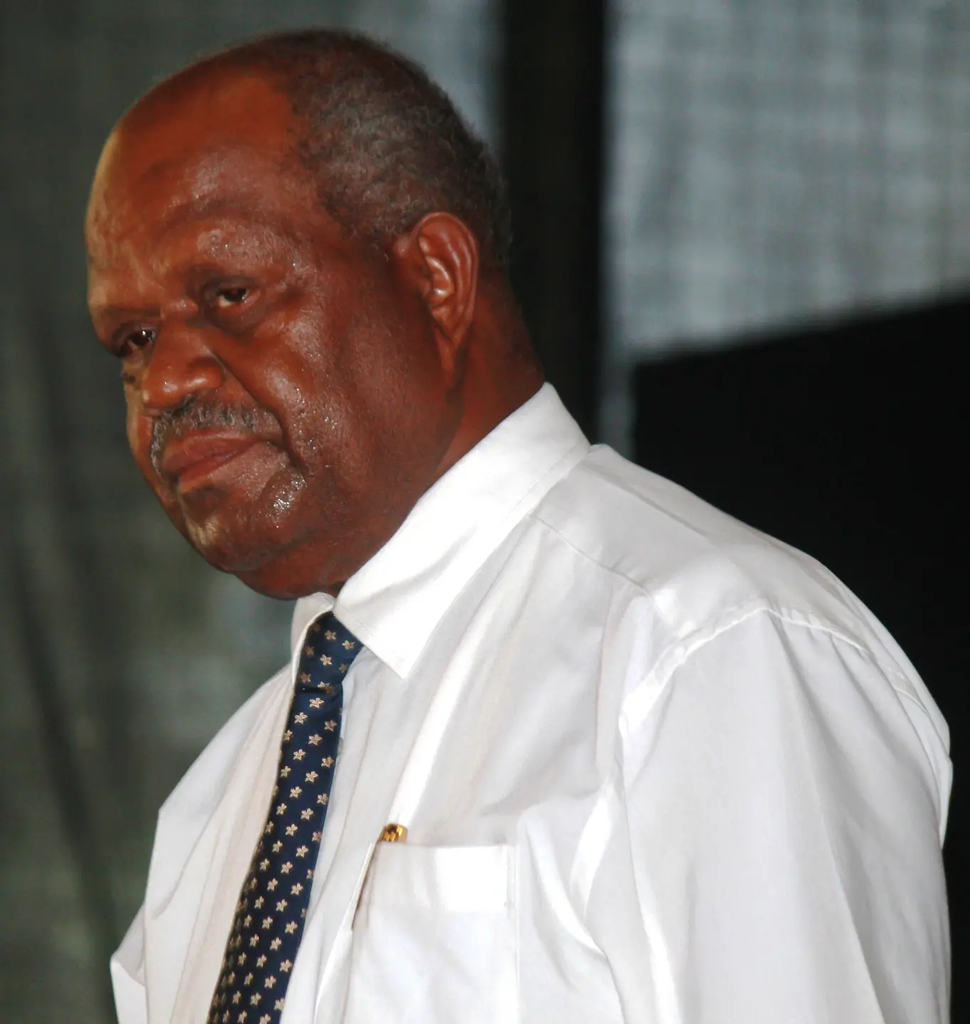 “Following the revocation of the knighthood by Her Majesty, Queen Elizabeth II on 24th November 2016, Kemakeza will no longer be referred to as ‘Sir’,” a government statement said.