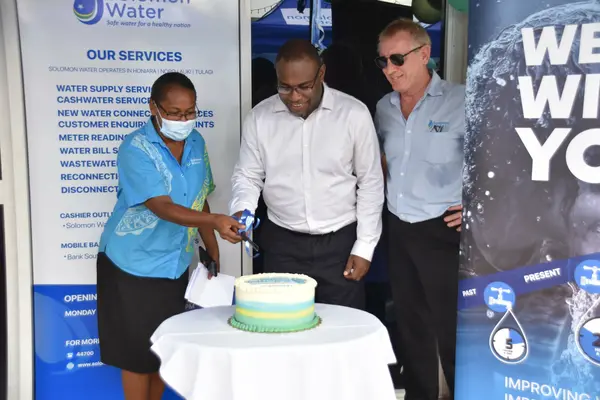 Cutting the cake (L-R) - Customer Care Coordinator Lucy Habu, Solomon Water Board Chairman Donald Marahare, Solomon Water CEO Ian Gooden.