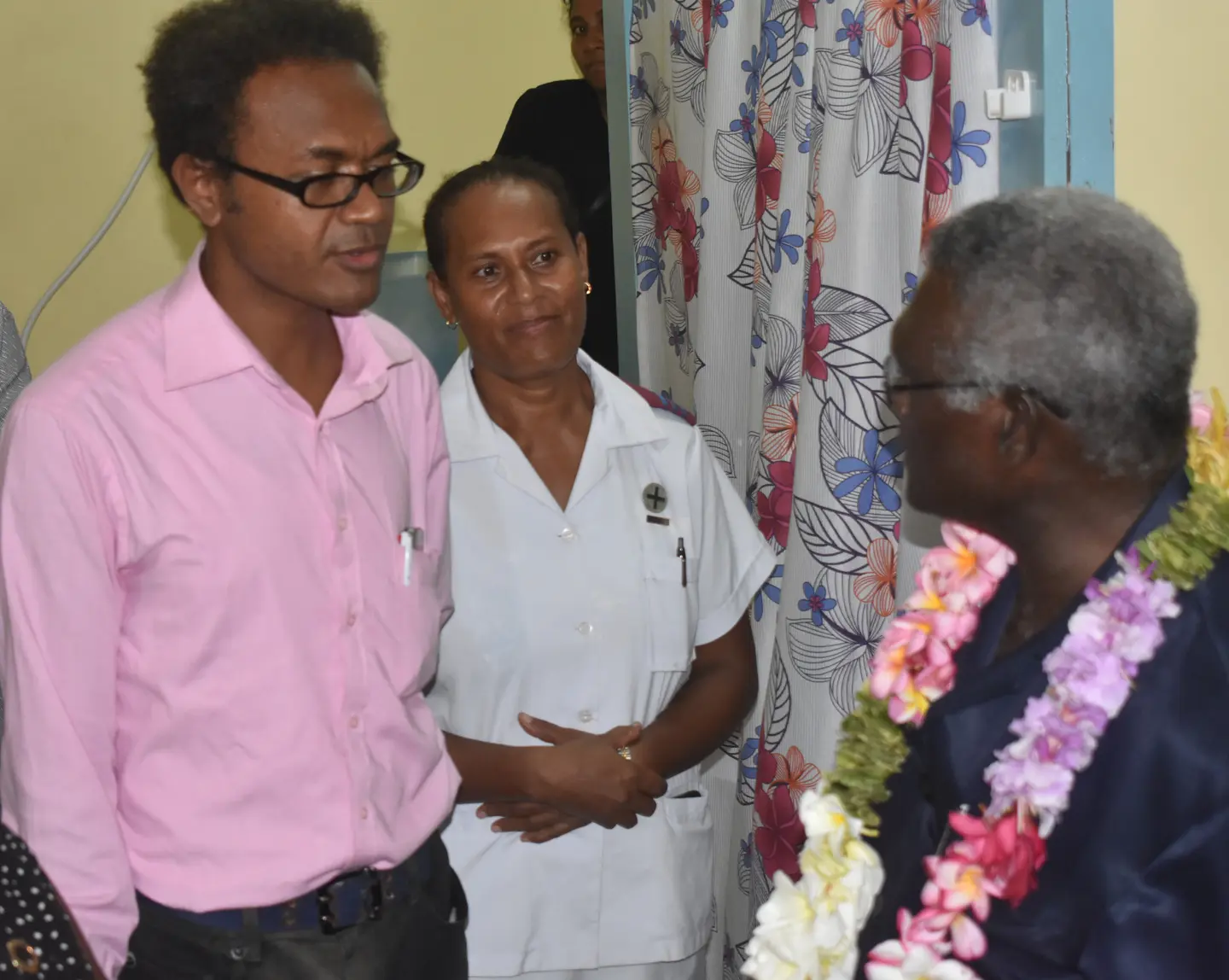 Dr Jack Siwainao talking with the Prime Minister during his visit.