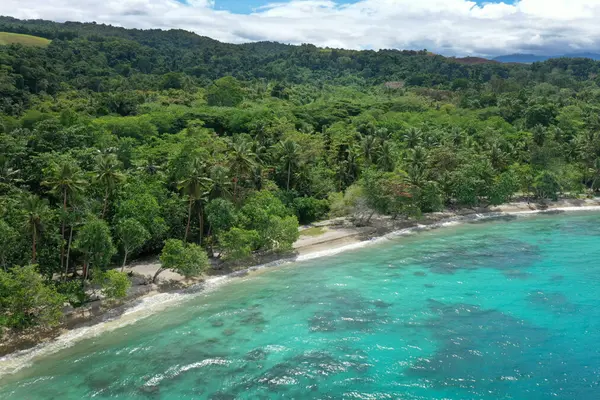 Domestic tourist spend an estimated 713,600 SBD per month on entrance fees, accommodation and other services, adding up to 8.5 million SBD per year, the equivalent of 530 full time jobs.