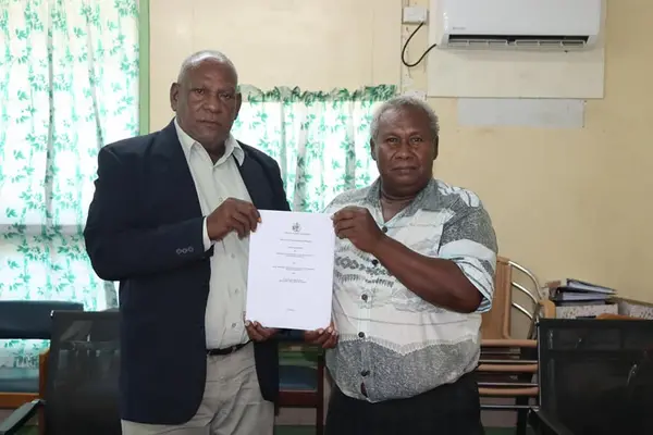 MID Permanent Secretary Mr. Maesiola and Temotu Provincial Secretary Allan Agassi with the purchase agreement.