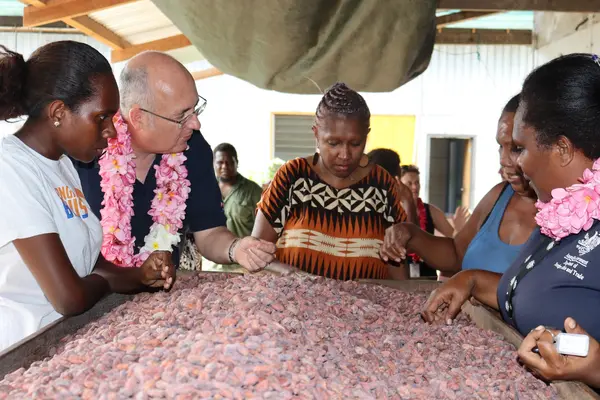 Smaller holder farmers use a digital platform to pool their produce to fill a container together for export, allowing people around the world to enjoy delicious chocolate made from premium Solomon Islands cocoa beans.