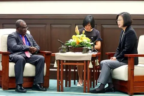 President Tsai Ing-wen, right, talks with Solomon Islands Minister of Foreign Affairs Jeremiah Manele, left, at the Presidential Office in Taipei yesterday.
