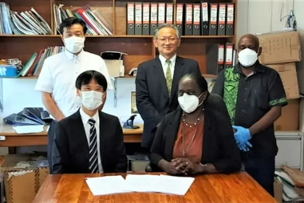 Mrs. Pauline McNeil, Health Permanent Secretary and Mr. Hiraoka Hisakazu, Leader of the Preparatory Survey Team and other representatives from JICA. Dr Rex Maukera, Provincial Health Director, Malaita Province was also part of the discussions.