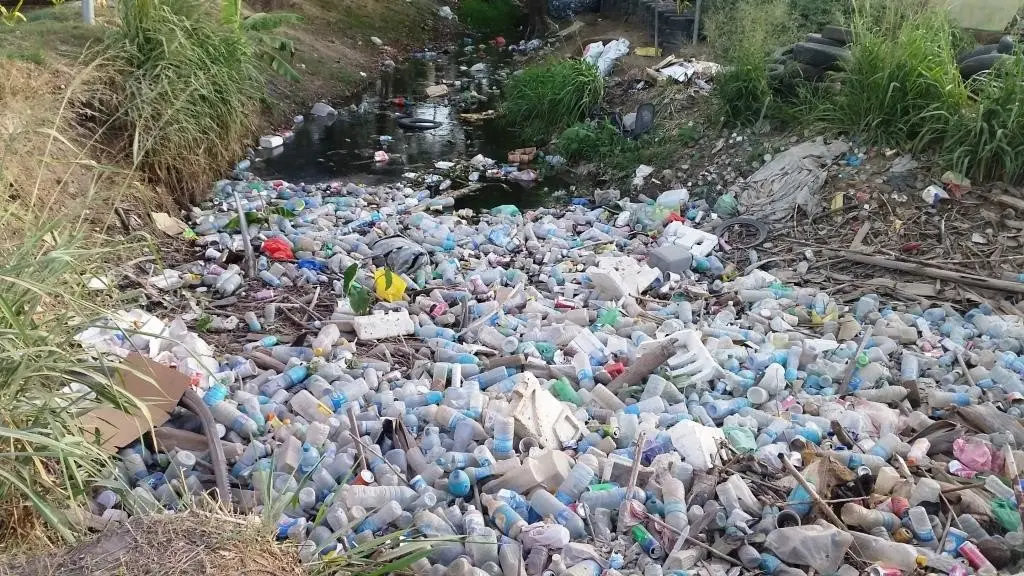 Single used plastic waste has become a critical issue in the Solomon Islands, with poor legal enforcement and other challenges.
