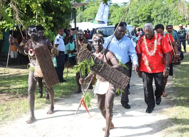 Hundreds of Taro residents including school children were also at the airport to welcome Prime Minister Sogavare and his delegation.