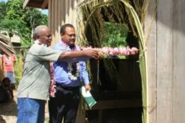 Mr Manetoali officially opening a new mini-fisheries center at Lepi village.