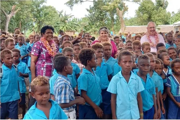 Both High Commissioners were privileged to visit one of the participating schools, St. Vincent de Paul Catholic Primary School in East Honiara to mark the commencement of the COESI Skul Blong Umi Lo Ples project.