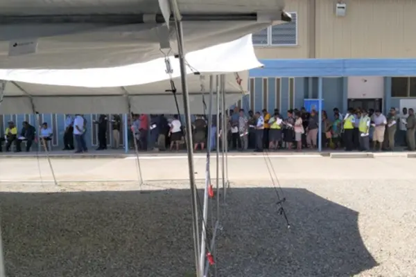 The que outside the Central Field Hospital where the COVID-19 vaccination program is being implemented.