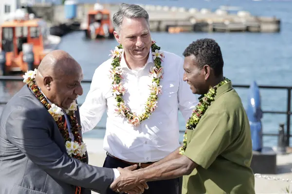 Australia&#39;s SBD 18 million contribution to establish a new Border Management System, will digitise Solomon Islands’ visa processing, border entries and exits and boosting the economic benefits of migration. 