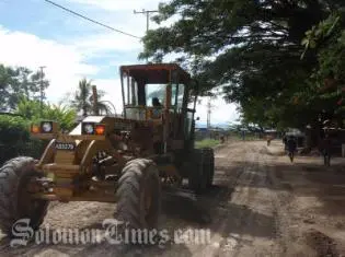 Under the Solomon Islands Emergency Assistance Project (SIEAP), 2.05 kilometers of the main road through Gizo will be rebuilt and drainage improved, and 1.2 kilometers of the road will be resealed.