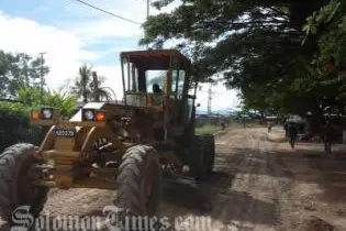 Under the Solomon Islands Emergency Assistance Project (SIEAP), 2.05 kilometers of the main road through Gizo will be rebuilt and drainage improved, and 1.2 kilometers of the road will be resealed.
