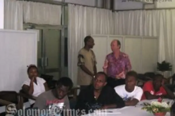 Mr Fahey with GYLN's Charles Ratu, former Solo Idols Fay Indu and David Auna and 2009 Solo Icon contestants.
