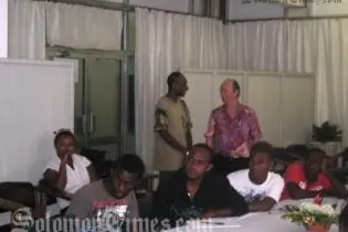 Mr Fahey with GYLN's Charles Ratu, former Solo Idols Fay Indu and David Auna and 2009 Solo Icon contestants.