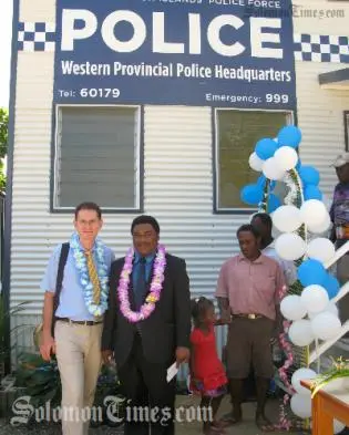 Minister of Police, Hon Chris Laore and RAMSI Special
Coordinator outside the Western Province's new Provincial Police
Headquarters.