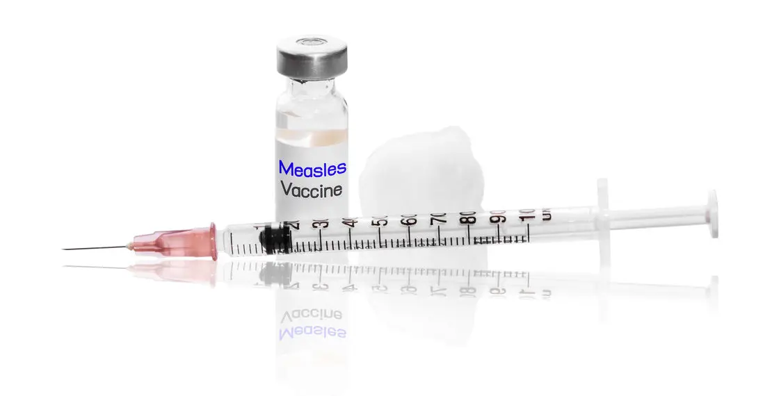 The MR vaccines first does is usually given to children at 12 months (or 1 year) of age and second dose at 18 months (1 year 6 months).