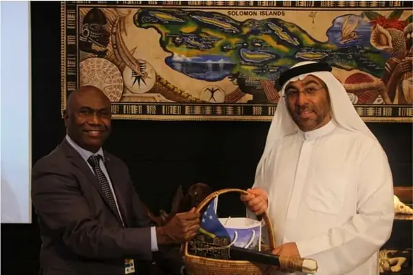 Solomon Islands Commissioner General HE Ambassador Moses Kouni Mose presented traditional Solomon Islands gifts to H.E. Al Sayegh during the visit.