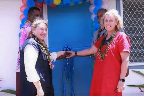 Ribbon cutting to officially open the safe space. WHO Representative Dr Sevil Huseynova (front left), Julie McCallum, Counsellor for Human Development representing the Australian High Commission (front-right) and MHMS Supervising DSHI Mr Michael Larui (back left) and GP Health Director Dr Joel Denty (back-right).