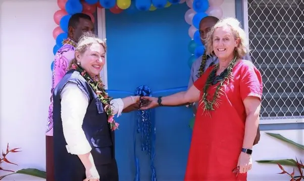 Ribbon cutting to officially open the safe space. WHO Representative Dr Sevil Huseynova (front left), Julie McCallum, Counsellor for Human Development representing the Australian High Commission (front-right) and MHMS Supervising DSHI Mr Michael Larui (back left) and GP Health Director Dr Joel Denty (back-right).
