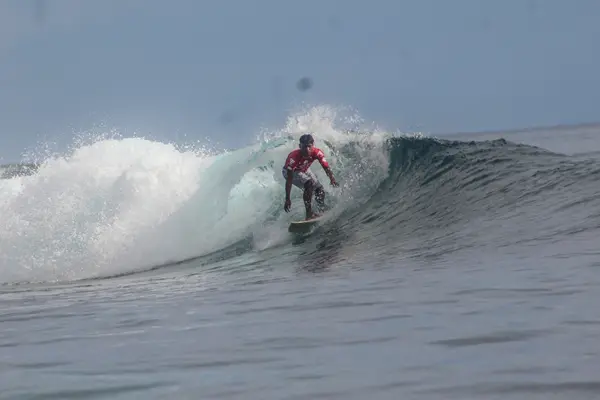 Kareba, who hails from Titiana Village, turned in what Western Solomons Surfing Association President, Jeremy Baea said impressed the judges with his speed on the wave and style, in the process edging out his main competition, Kauriri Peter and Tautau Taumeria, who placed second and third, respectively.