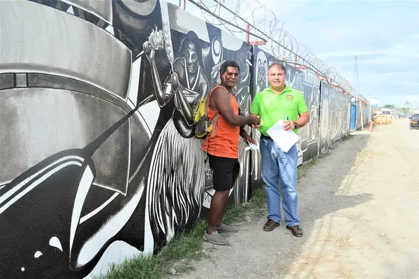 Renowned local artist Brian Feni with SolBrew’s Managing Director Peralt van der Merwe in front of the newly completed mural on the SolBrew@Sea wall – SolBrew’s new event venue.