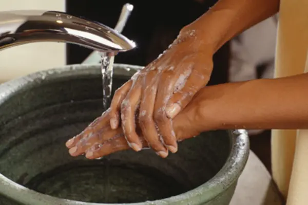 The Ministry says that simple precautionary measure should be taken, such as washing hands regularly, avoiding crowded living and sleeping conditions and avoid exposing young children to smoke.