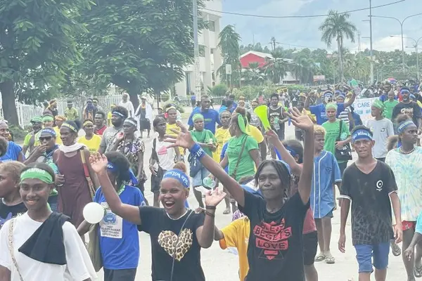 In Solomon Islands, six women candidates ran as independents, accounting for 30 per cent of female candidates, compared to 34 per cent of total candidates. 