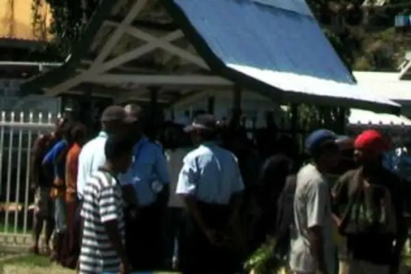 A crowd gathers outside the High Court awaiting the outcome of Mr Lusibaea's case.