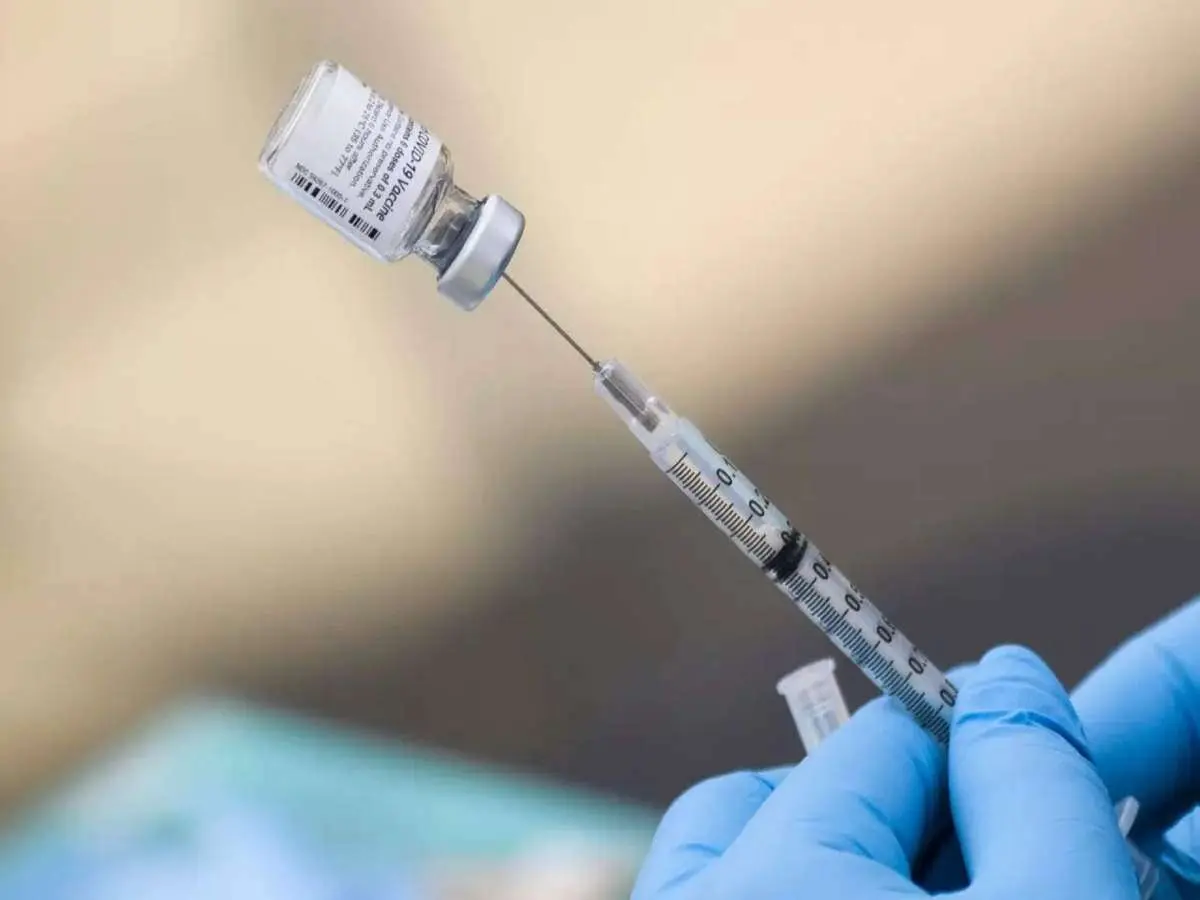 The public are asked to ensure that they wear their masks, maintain social distancing and wash their hands before and after queuing for their vaccine dose.