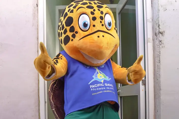 SOLO is currently in Isabel, and will meet with Isabel Premier Hon. Ms Rhoda Sikilabu and her government. SOLO will later visit the Nature Conservancy Rangers and will than do school visits to Jejevo kindergarten and Jejevo Primary and Secondary school.