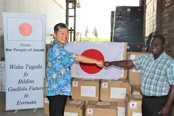 Japanese Ambassador to SI His Excellency Morimoto Yashuhiro and NHEOC IC Dr Gregory Jilini at the handing over of the items.