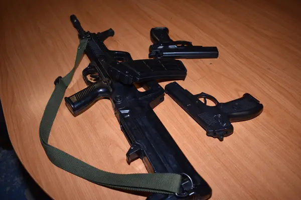 Police are also trying to investigate whether the alleged replica guns are from the replica guns shipment, which was reportedly smuggled into the country in recent months.