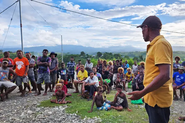 A very important partner in the process turned out to be the community policing unit from the Bloody Ridge Community Taskforce, a group of volunteers who accompanied the MCT team during their work in the community, initially as security, but later on as genuine supporters of the project.
