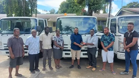 Health PS, Mrs. McNeil next to Central Islands Provincial Health Director Dr Leslie Bunabo who received key to one of the 3 tonne trucks from MHMS Deputy Secretary Dr Gregory Jilini along-side World Bank and MHMS staff.