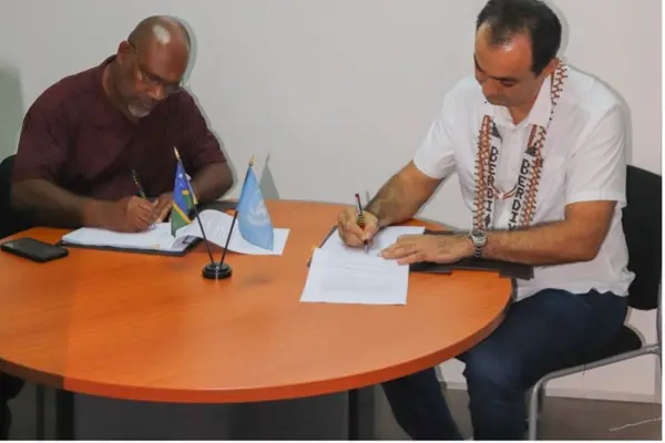 Mr. Stanley D Pirione, Permanent Secretary of MPGIS and Mr. Berdi Berdiyev, UNDP Country Manager in Solomon Islands.