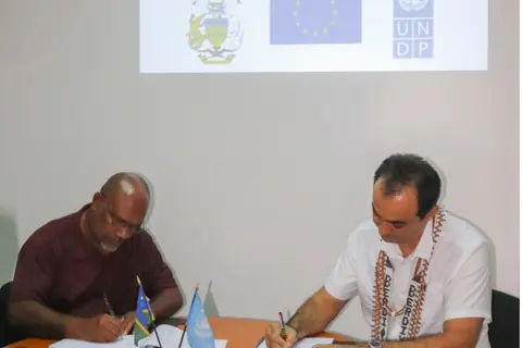 Mr. Stanley D Pirione, Permanent Secretary of MPGIS and Mr. Berdi Berdiyev, UNDP Country Manager in Solomon Islands.