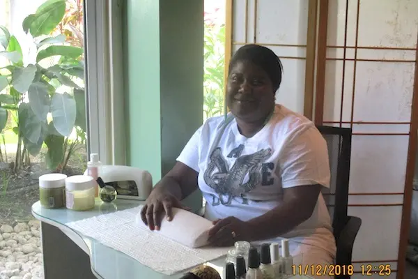 Hilda, 33, from Malaita Province has been working for seven years in the beauty and fashion sector and has a strong belief in the empowering effect of beauty in the lives of women and girls.