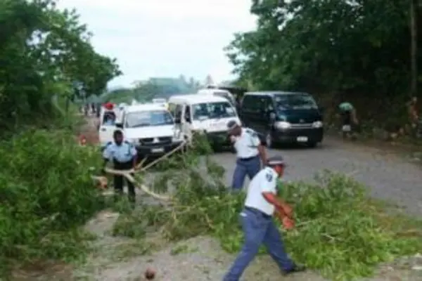 Police clearing up road blocks East of Honiara.